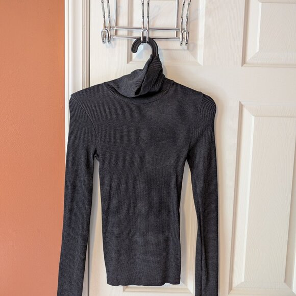 Uniqlo Heattech Extra Warm Turtlenecks 3x - Picture 5 of 10